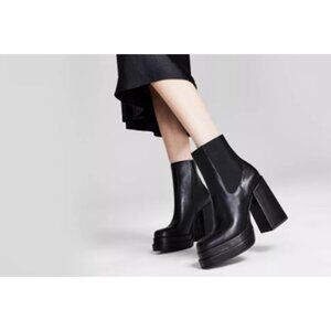 Wild Pair Black Double Platform Ankle Booties -- Size 9.5